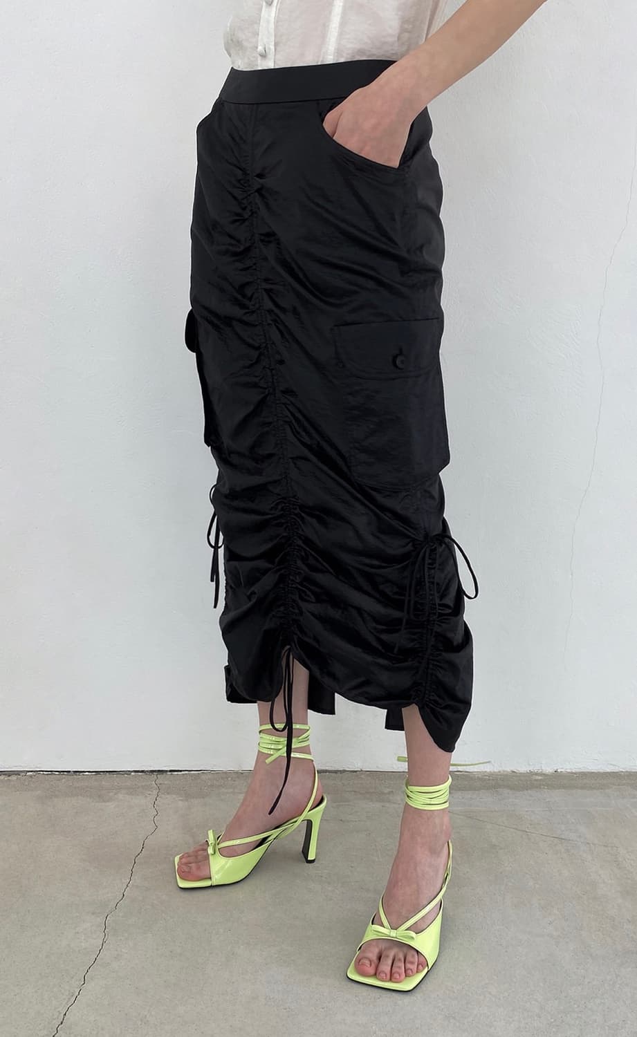 새상품) 드래곤블루스 스트링 셔링 카고 스커트 상품이미지8