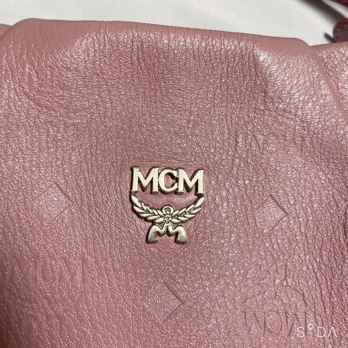 MCM 핑크 크로스백 상품이미지2