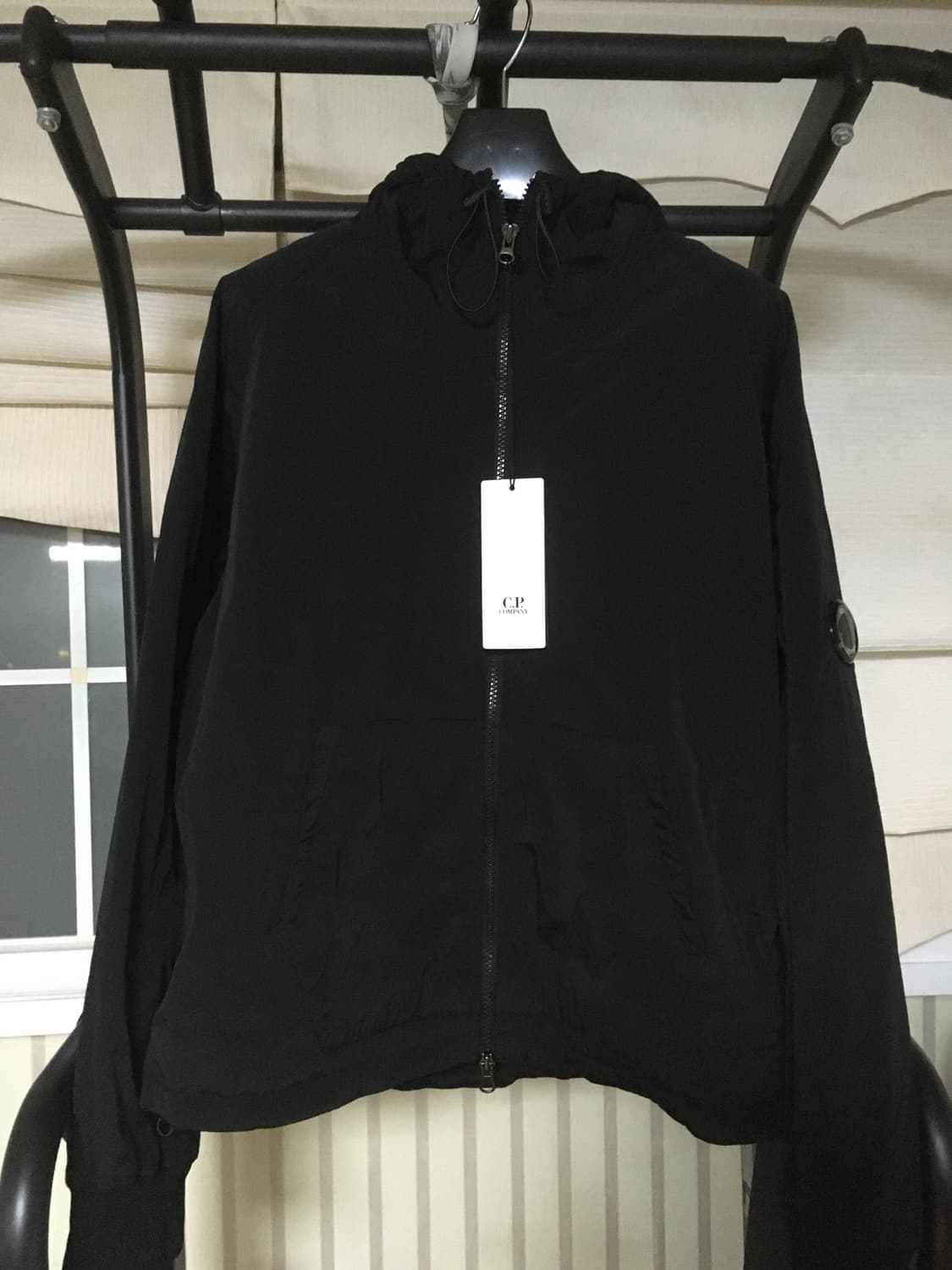 CP컴퍼니 나일론 후드 자켓 블랙 판매합니다  상품이미지2