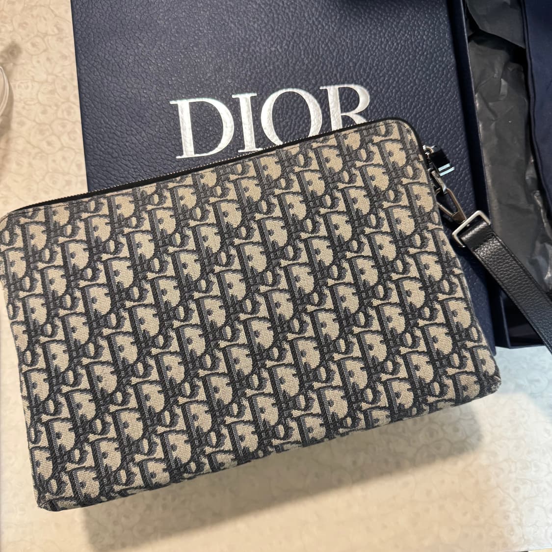 디올 트라이앵글 아이패드 클러치 A4 상품이미지4