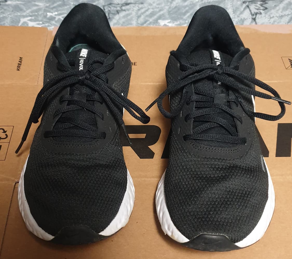 나이키 레볼루션5 런닝화 검횐 (270) 상품이미지1