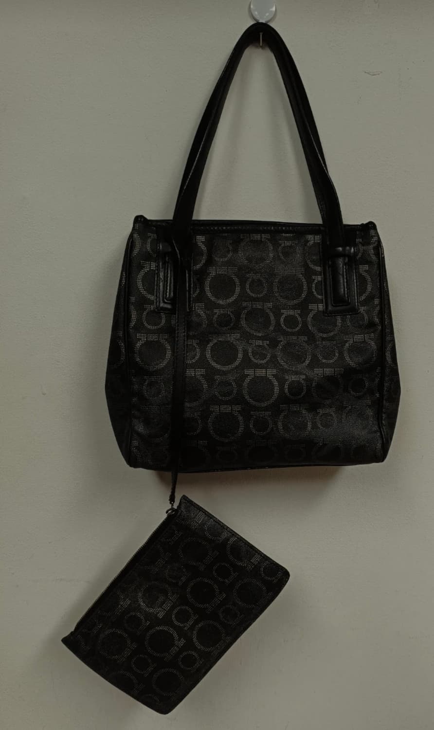 페라가모 간치니 토트백 + 파우치 세트 24*24*7 상품이미지1