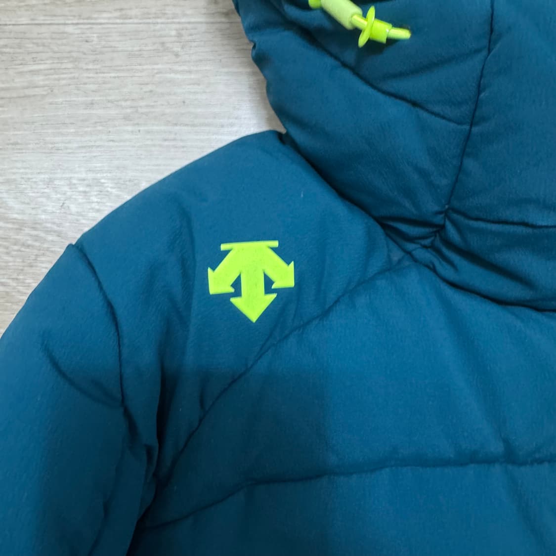 데상트 히트나비 패딩 상품이미지4