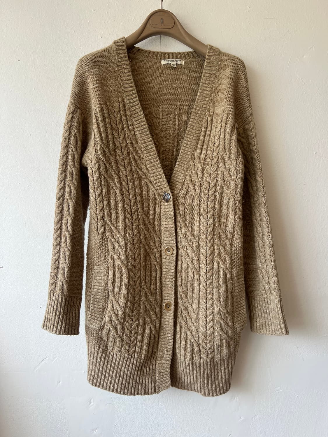 써스데이아일랜드 여성 카멜베이지 브이넥가디건 케이블가디건 상품이미지2