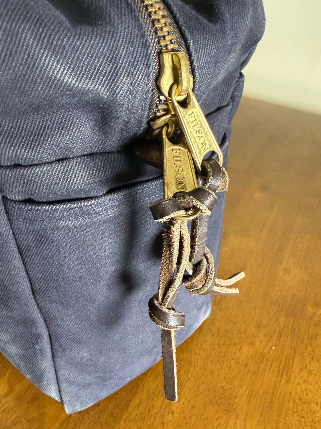 FILSON 러기드 트윌 토트백 네이비 (Made at Filson)  상품이미지5