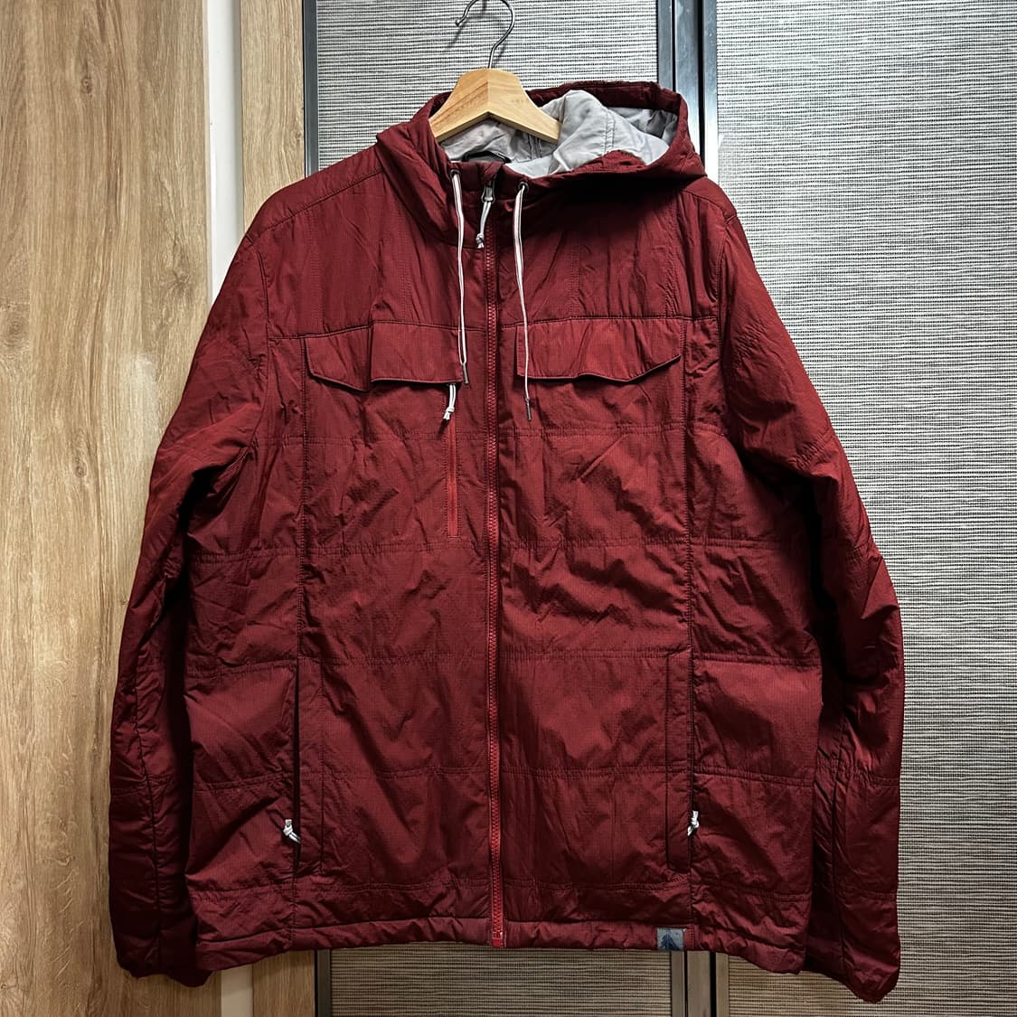 엘엘빈 와인색 경량패딩 L 상품이미지1