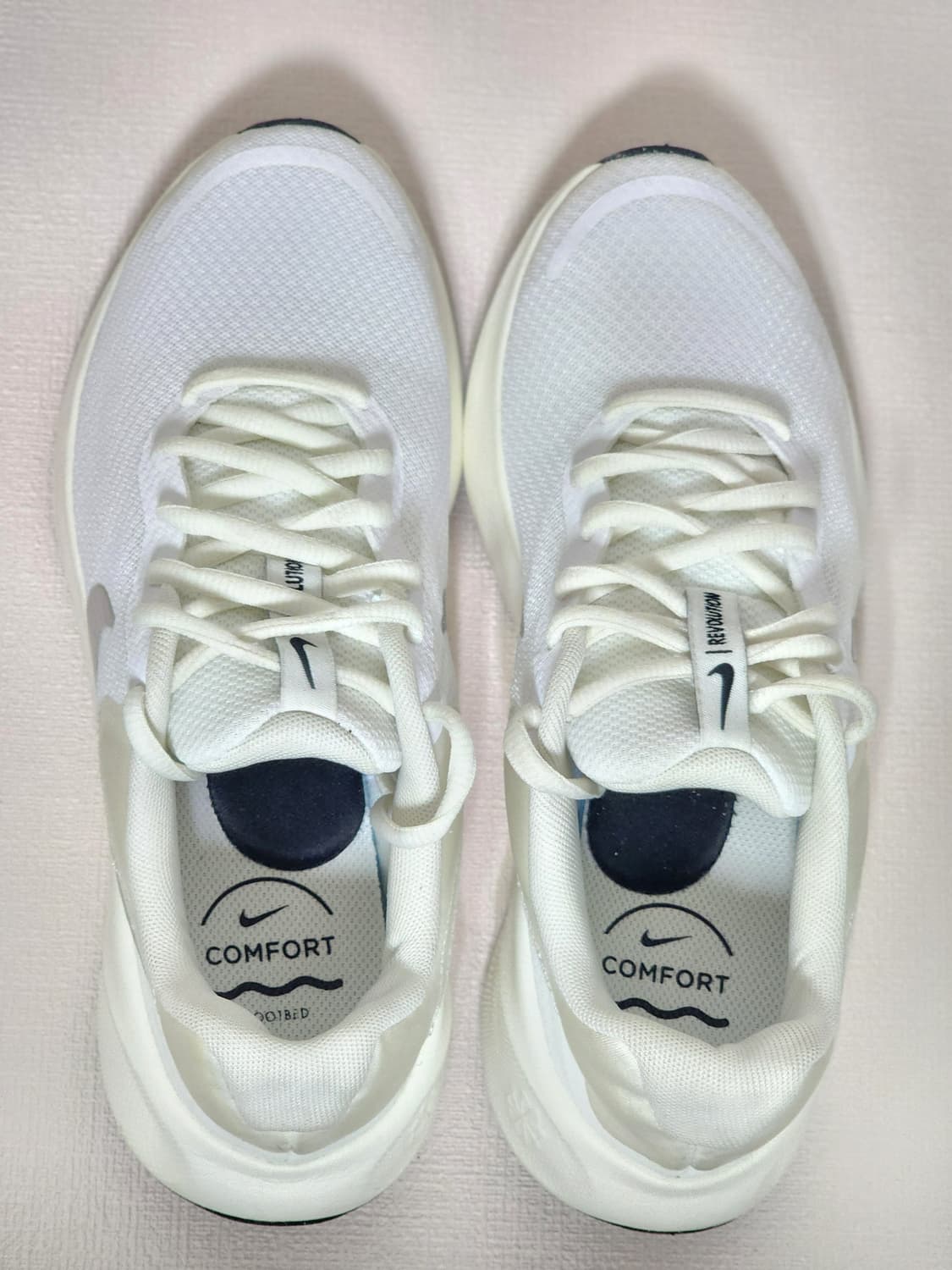 나이키 레볼루션 7 화이트 245mm 새상품 상품이미지2