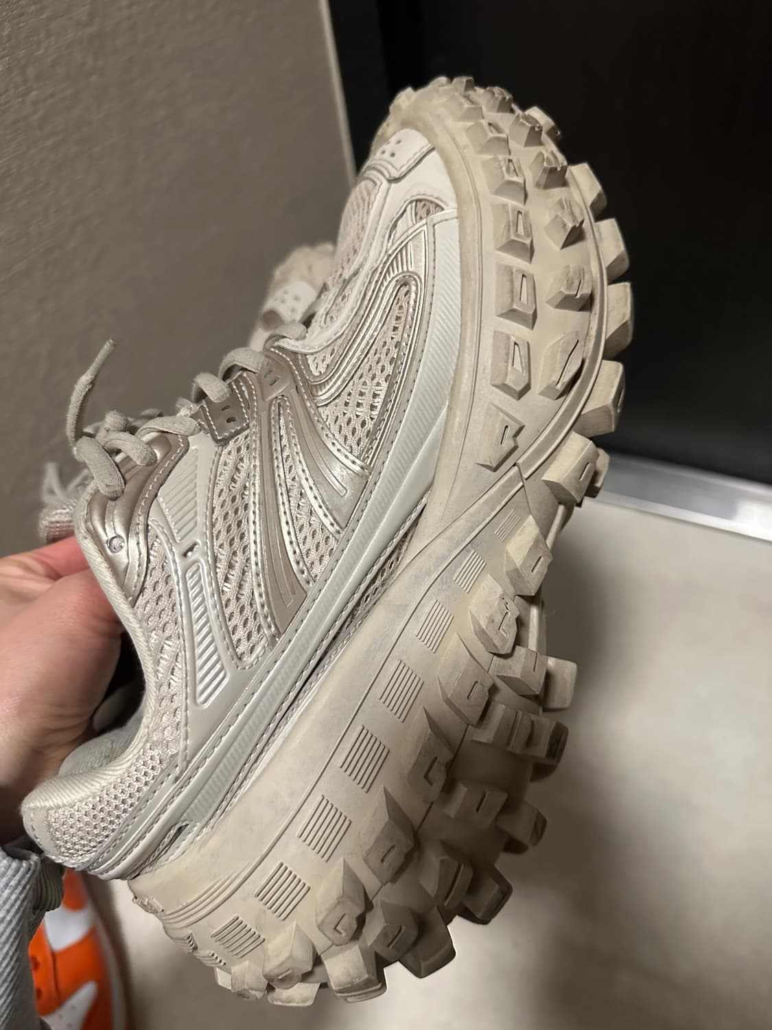 발렌시아가 디펜더 38 베이지 상품이미지2