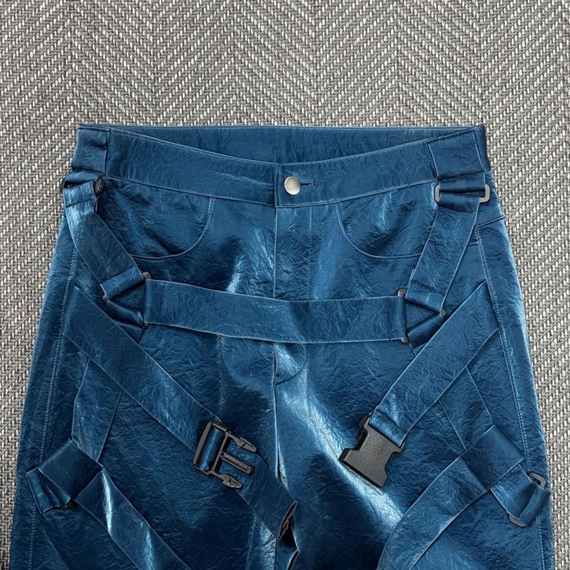 글로시 텍스쳐 벨티드 팬츠 v2826 상품이미지5