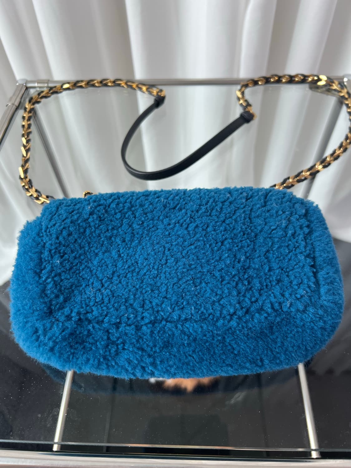 펜디 미니 바게트 블루 시어링 크로스백 상품이미지5