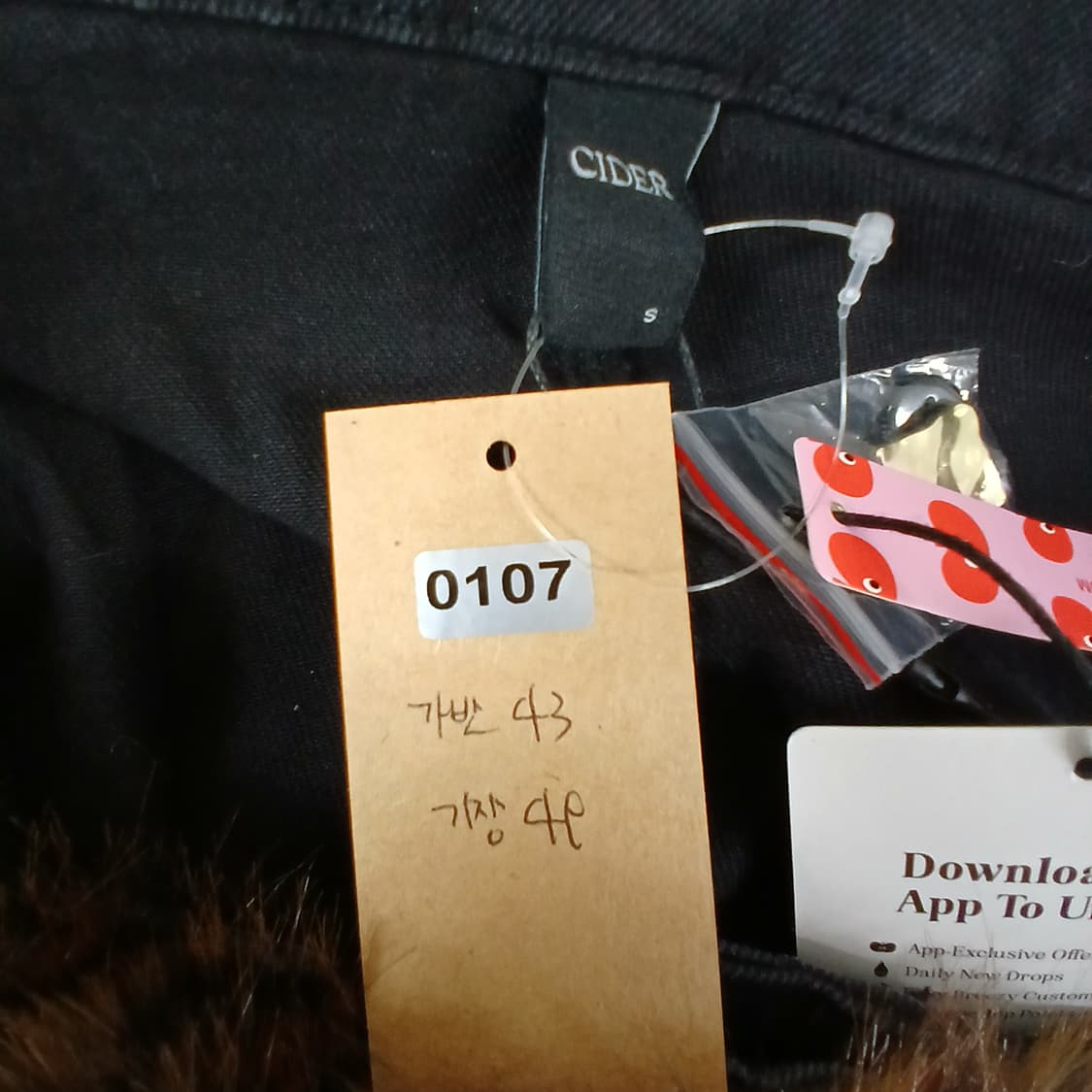 <새상품>CIDER 블랙 데님 퍼 카라 크롭 자켓 상품이미지9