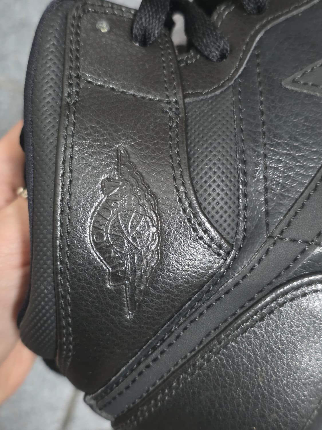 조던1 미드 트리플블랙 250 상품이미지5