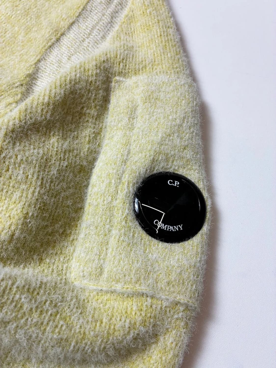 CP컴퍼니 램스울 아플리케 플리스 렌즈 스웨터 PN8446 상품이미지5