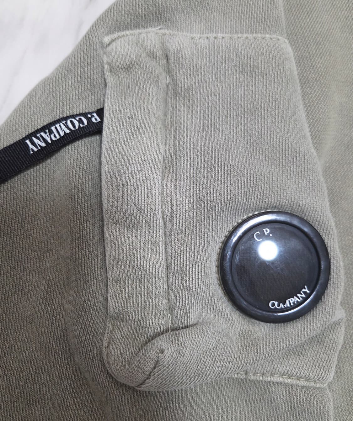 씨피컴퍼니 렌즈 맨투맨  상품이미지3