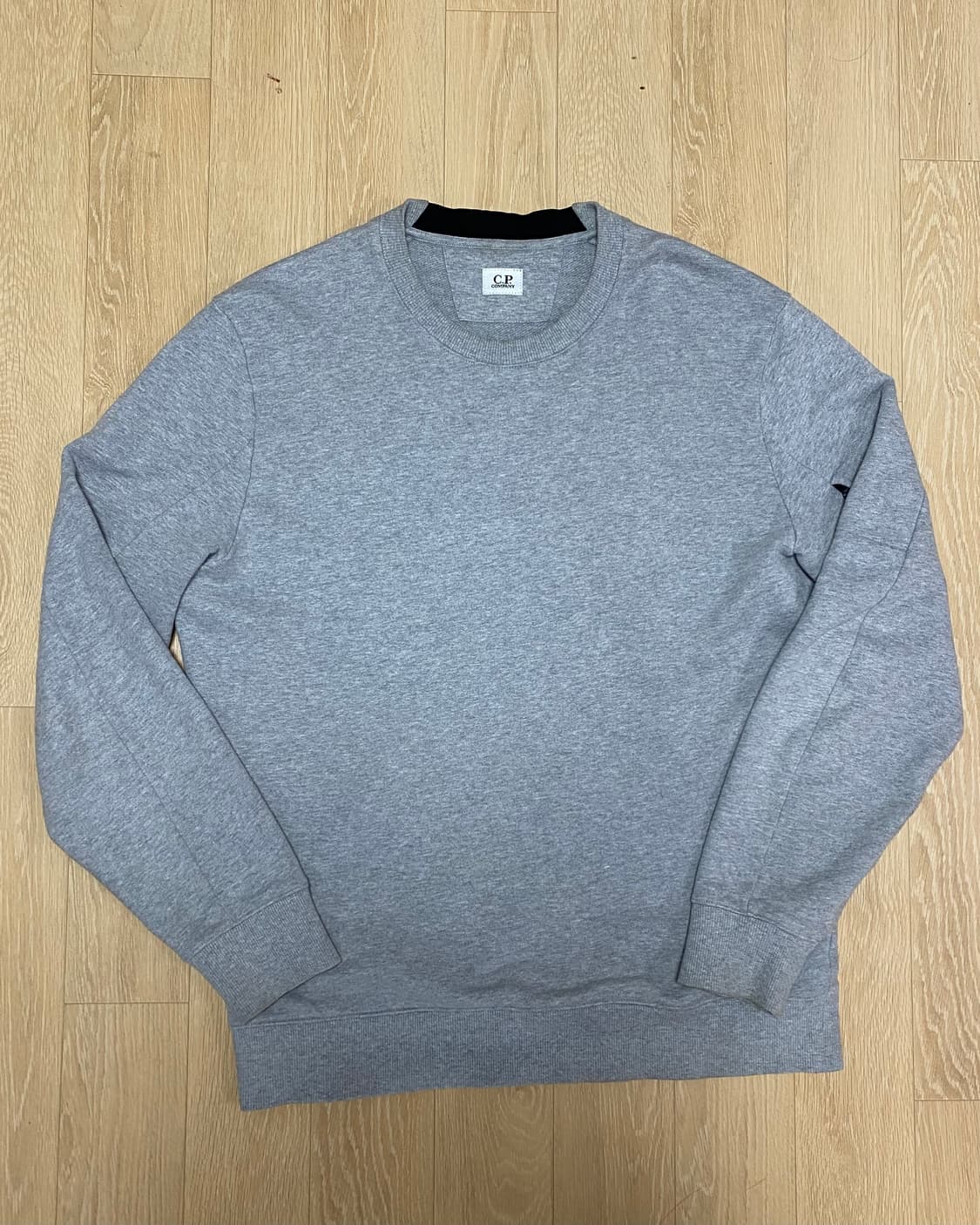 CP컴퍼니 그레이 와펜 맨투맨 XL 상품이미지1