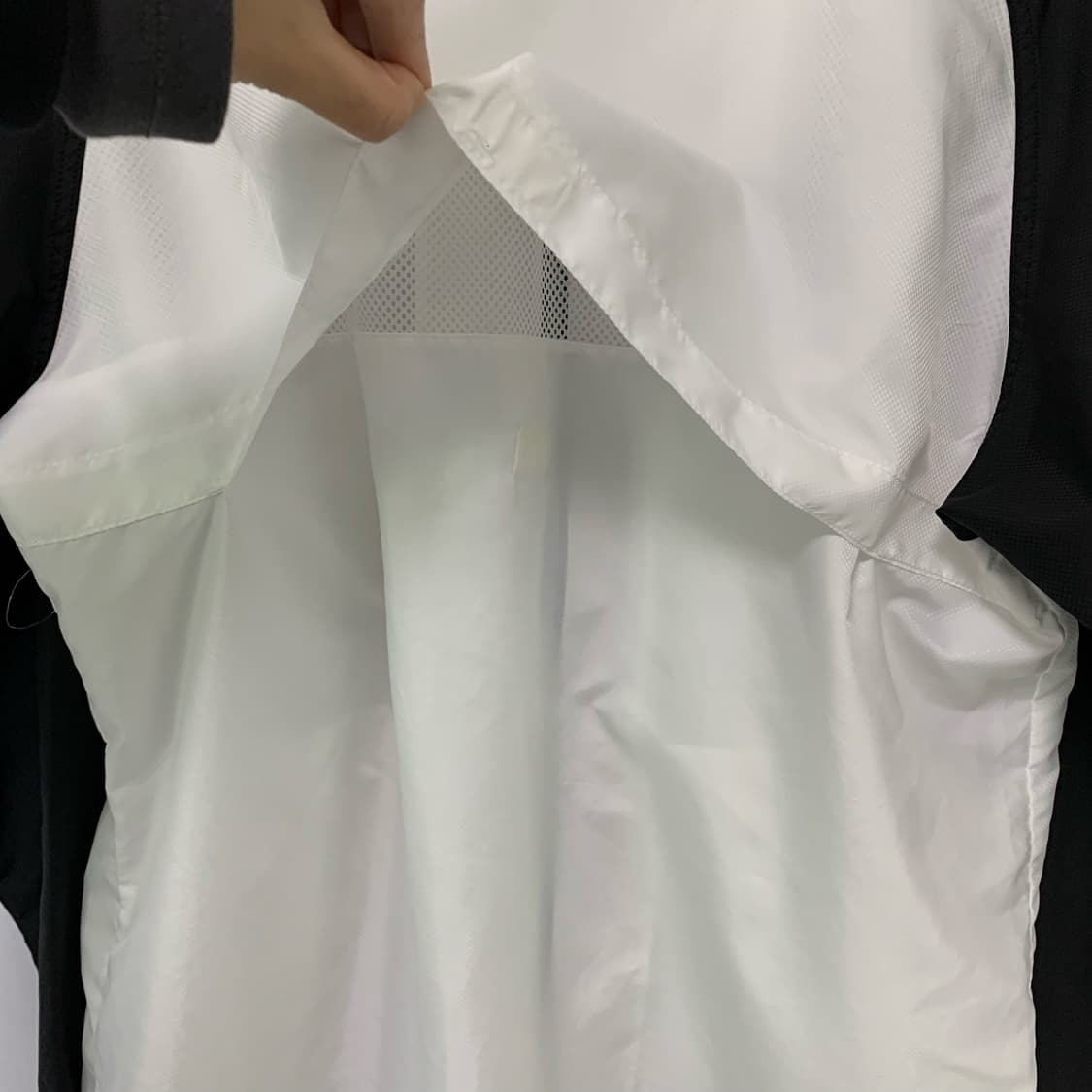 아식스 빈티지 후드 바람막이 화이트블랙배색 무채색 범고래맛 XL 상품이미지8