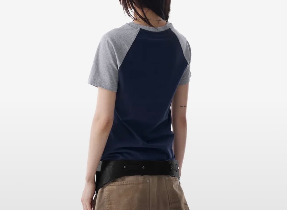 아캄 Rhinestone Graphic Raglan Half Top 상품이미지3