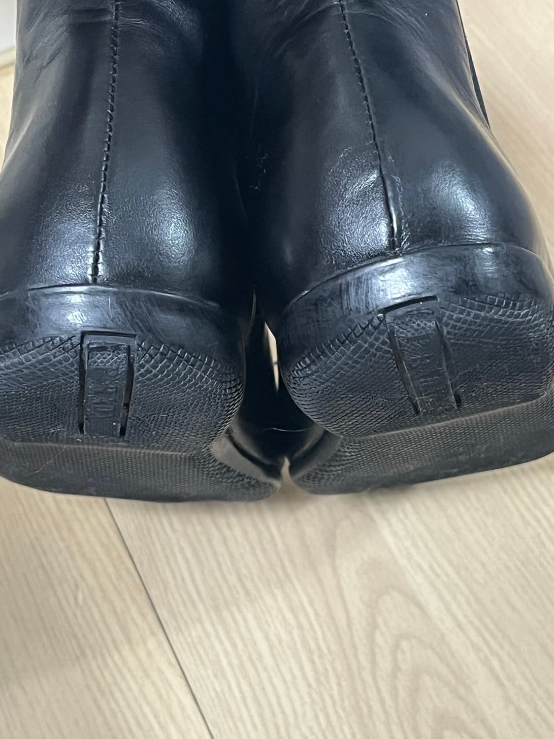 Prada leather  Boots 프라다 레더 첼시부츠 43 상품이미지7