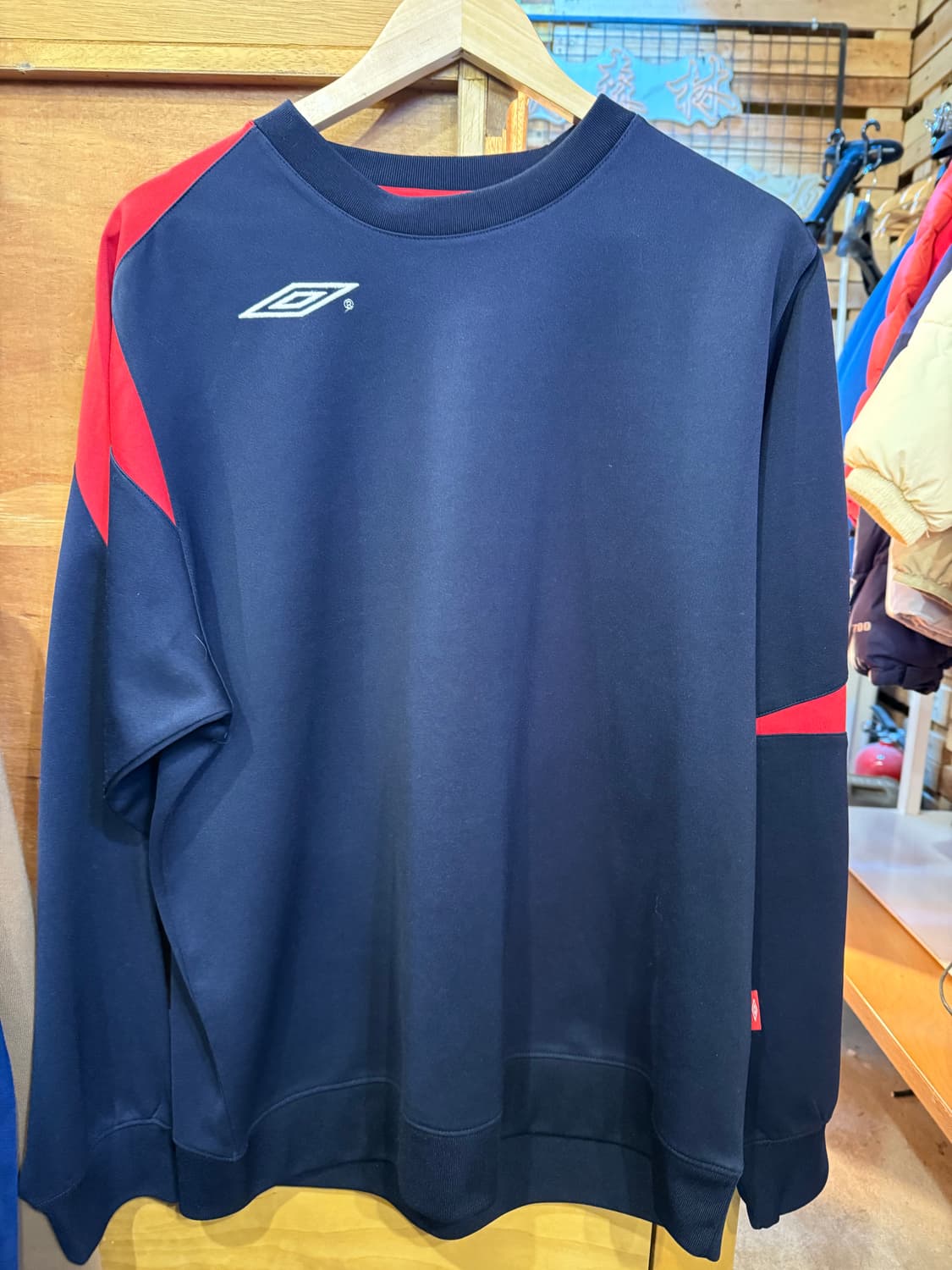 엄브로 네이비 맨투맨 상품이미지1