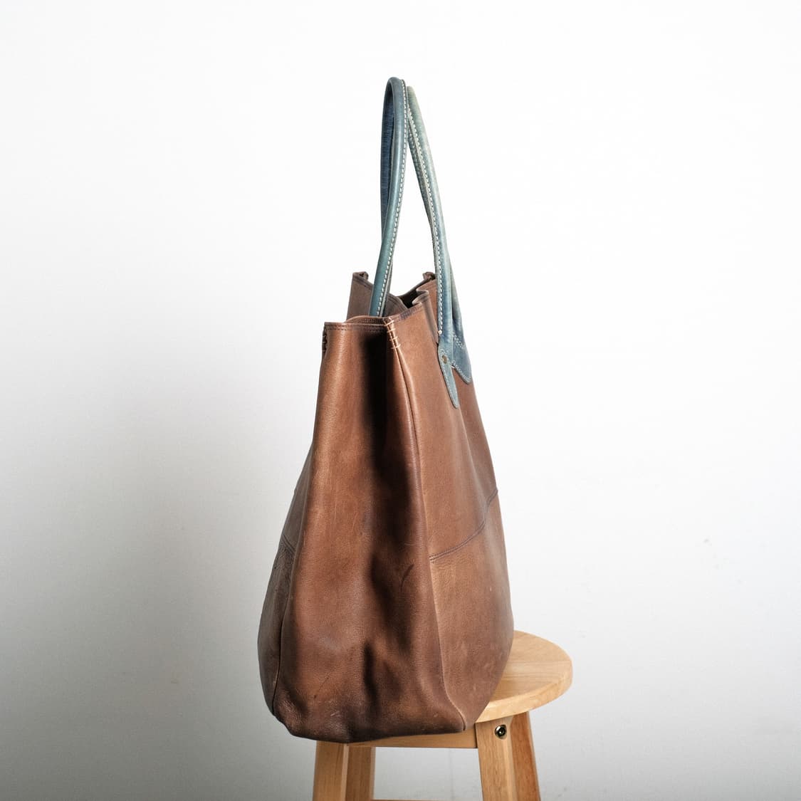 Yuketen 유케텐 블루 스트랩 레더 토트백 브라운 상품이미지8