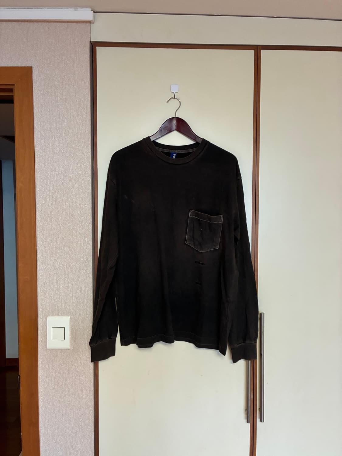 블라인드파일즈 에센스룸 브라운 롱슬리브 상품이미지1