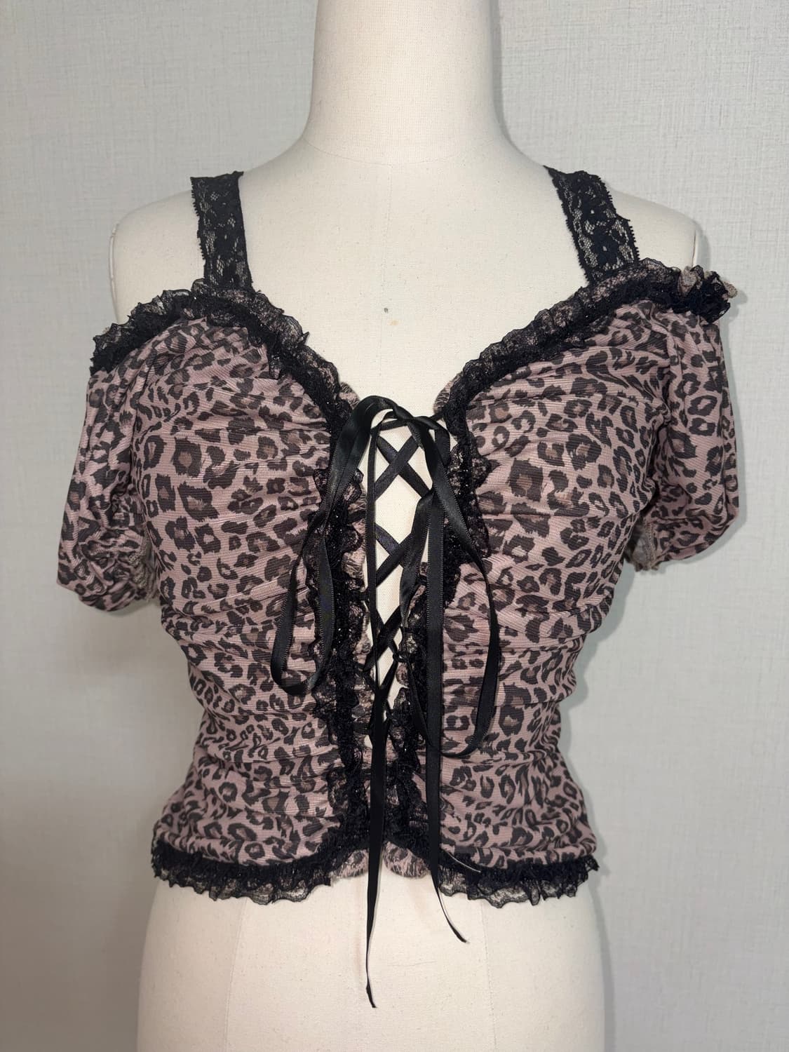 갸루 호피 오프숄더 반팔 블라우스 상품이미지1