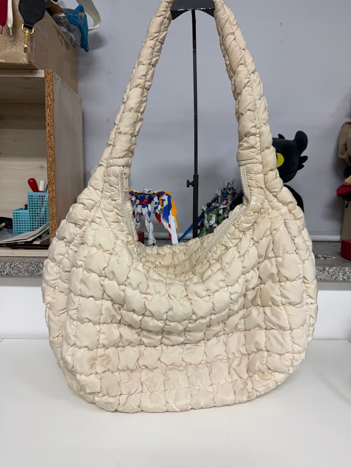 정품) COS 코스 퀼티드 오버사이즈 숄더백 상품이미지1