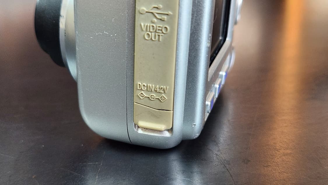 니콘 쿨픽스 2100 실버 빈티지 디카 (르세라핌 사쿠라) 상품이미지6