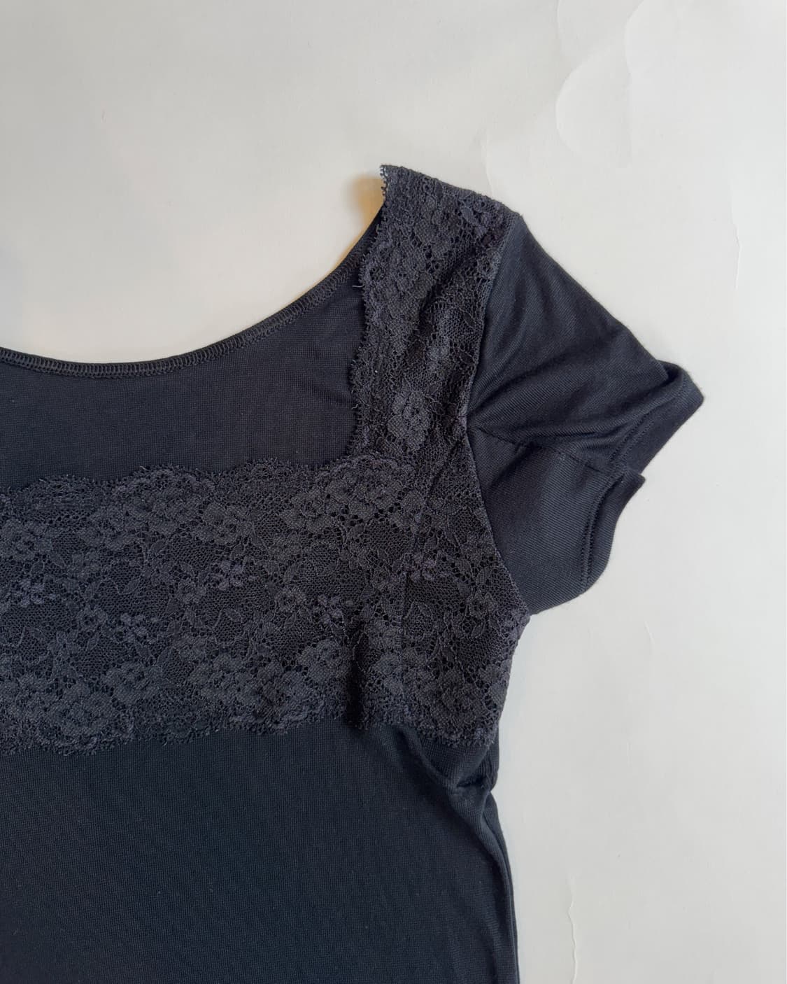 BLACK LACE PANEL TEE 상품이미지2