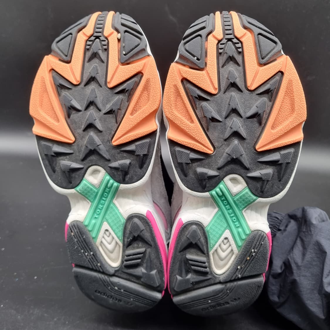 아디다스 팔콘 여성운동화225 상품이미지3