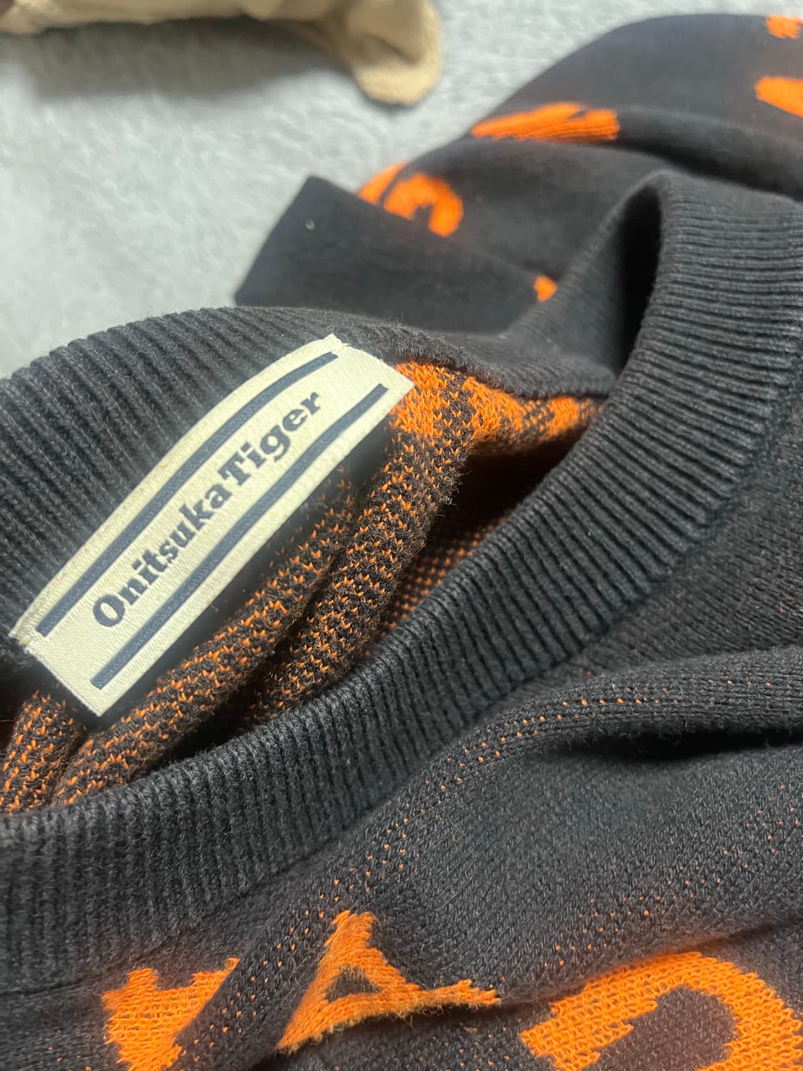 오니츠카타이거 로고패턴 니트L 상품이미지3