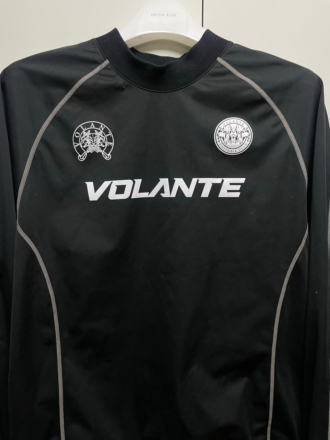 [1]볼란테 모크넥 피스테 맨투맨 새상품급 판매 상품이미지1