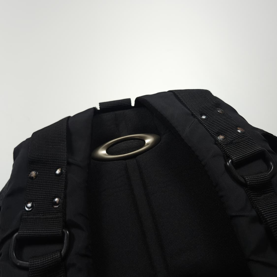 오클리 아이콘 3.0 테크니컬 백팩 블랙 (OS) 상품이미지3