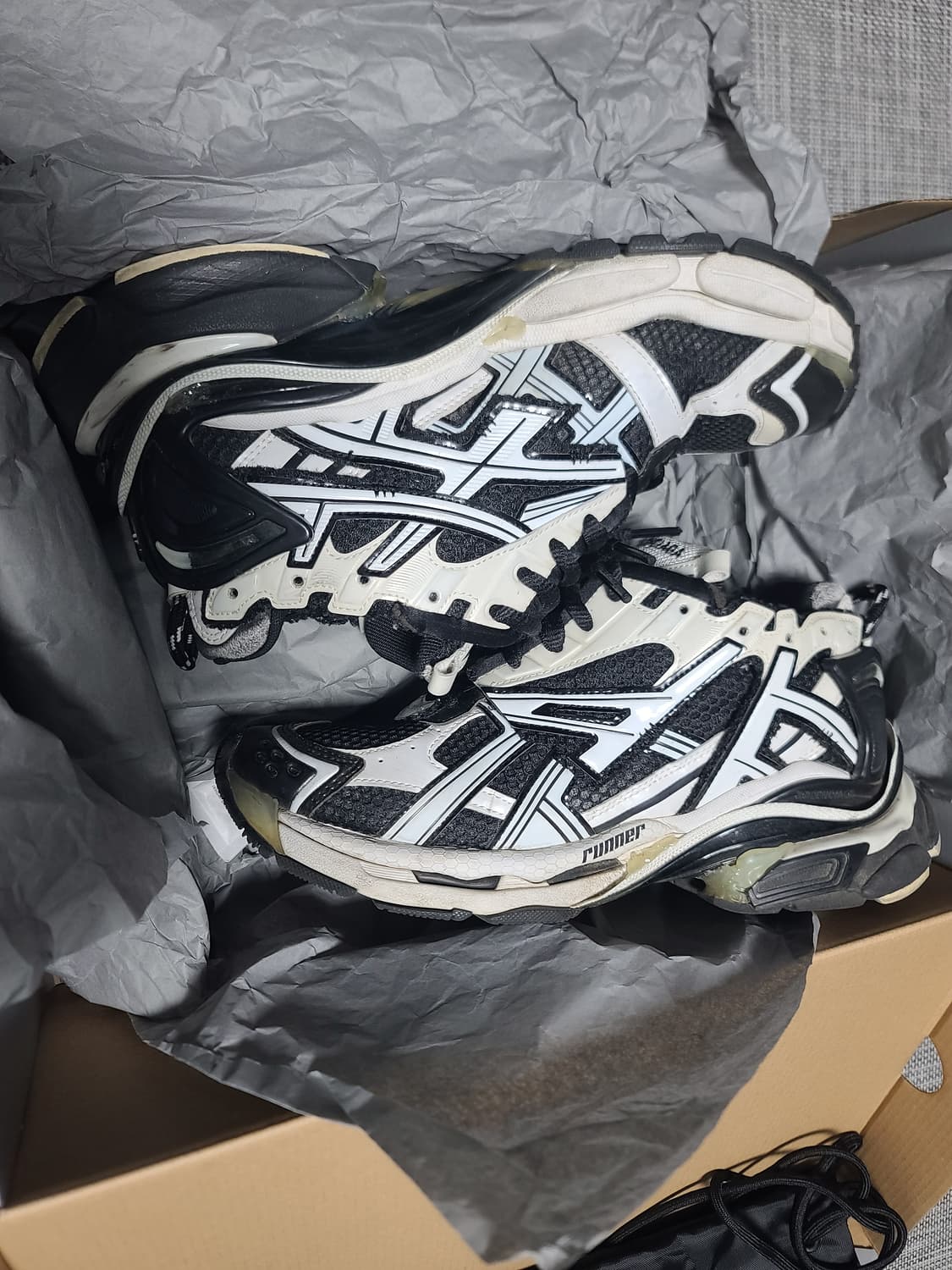 발렌시아가 뉴러너 오레오 41 블랙 화이트 스니커즈 상품이미지10