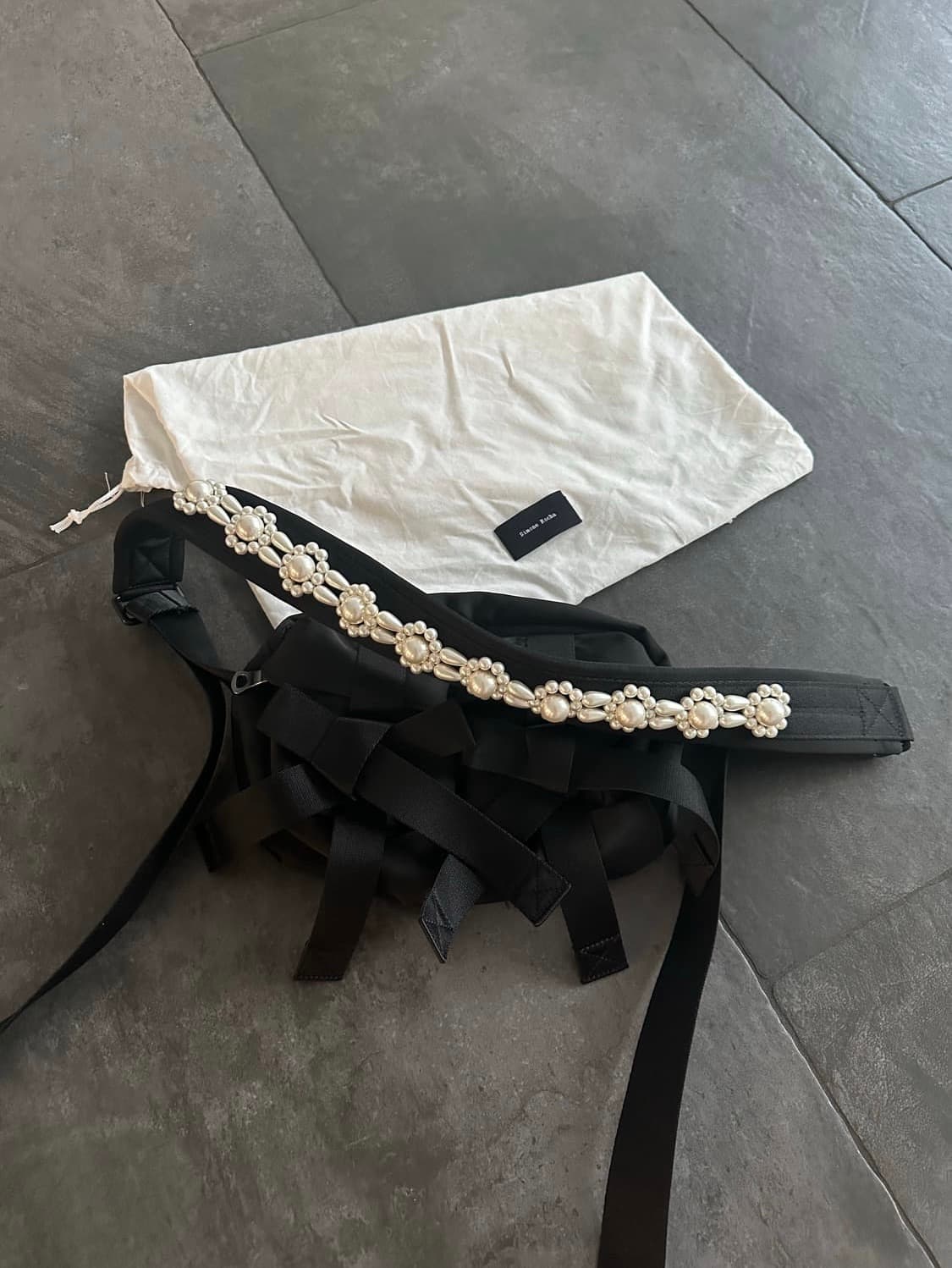 시몬로샤 비디드 보우 프론트 백 블랙 펄 상품이미지3