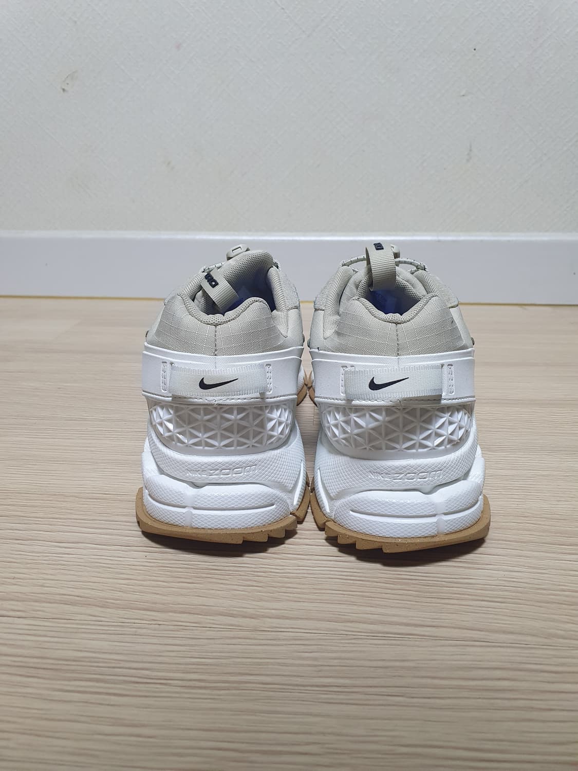 나이키 줌 보메로 룸 세일:검 라이트 스톤 255 상품이미지5