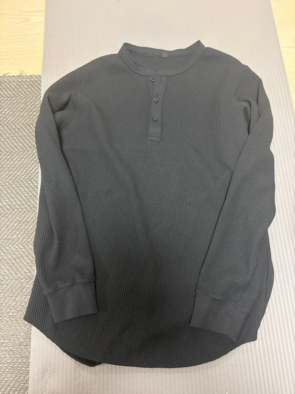 유니클로 와플헨리넥T 블랙 L 상품이미지3