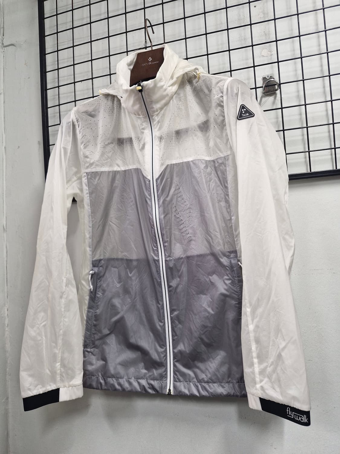 105XL/77-88 k2 플라이워크 여성 바람막이 자켓. 상품이미지3