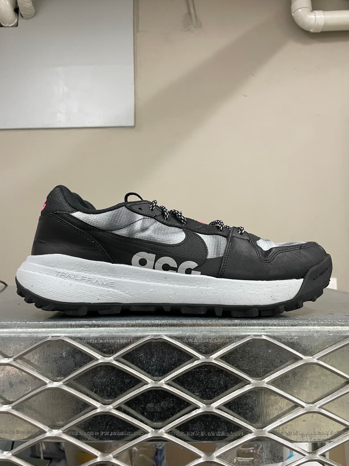 나이키 ACG 로우케이트 블랙 하이퍼 핑크 285 (gr-4768) 상품이미지4