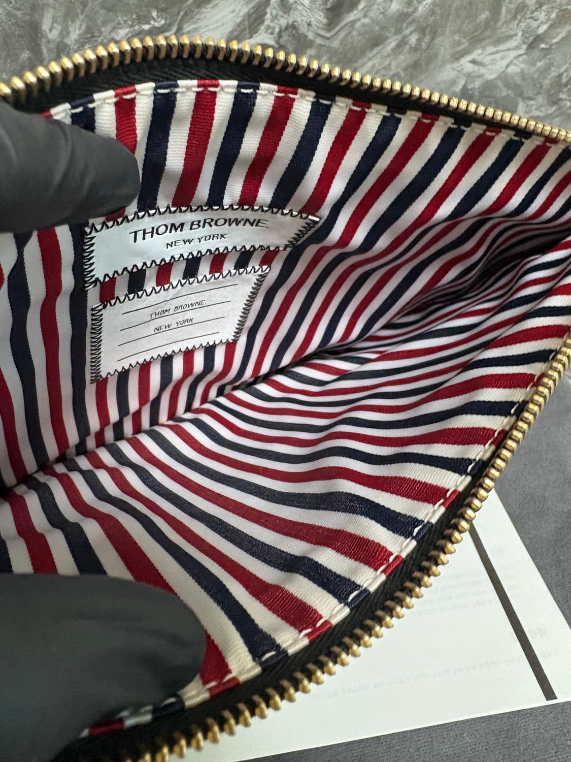 [새상품] 톰브라운 페블 그레인 카프스킨 클러치 상품이미지8