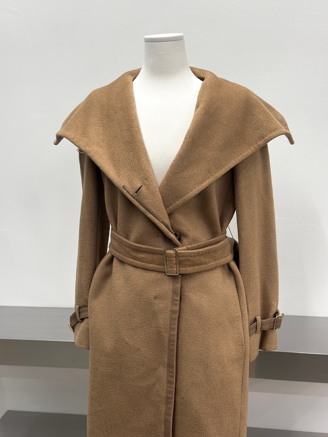 막스마라 카멜 헤어 히든버튼 하이넥 코트  상품이미지3