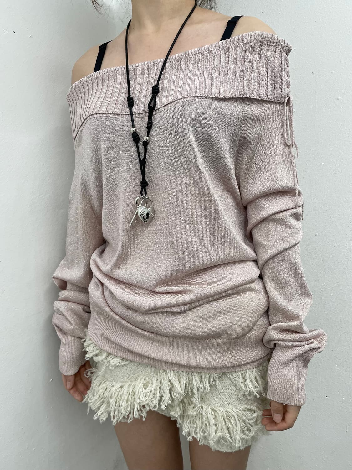 미쉘클랑 핑크 글리터 아일렛 오프숄더 니트 상품이미지6