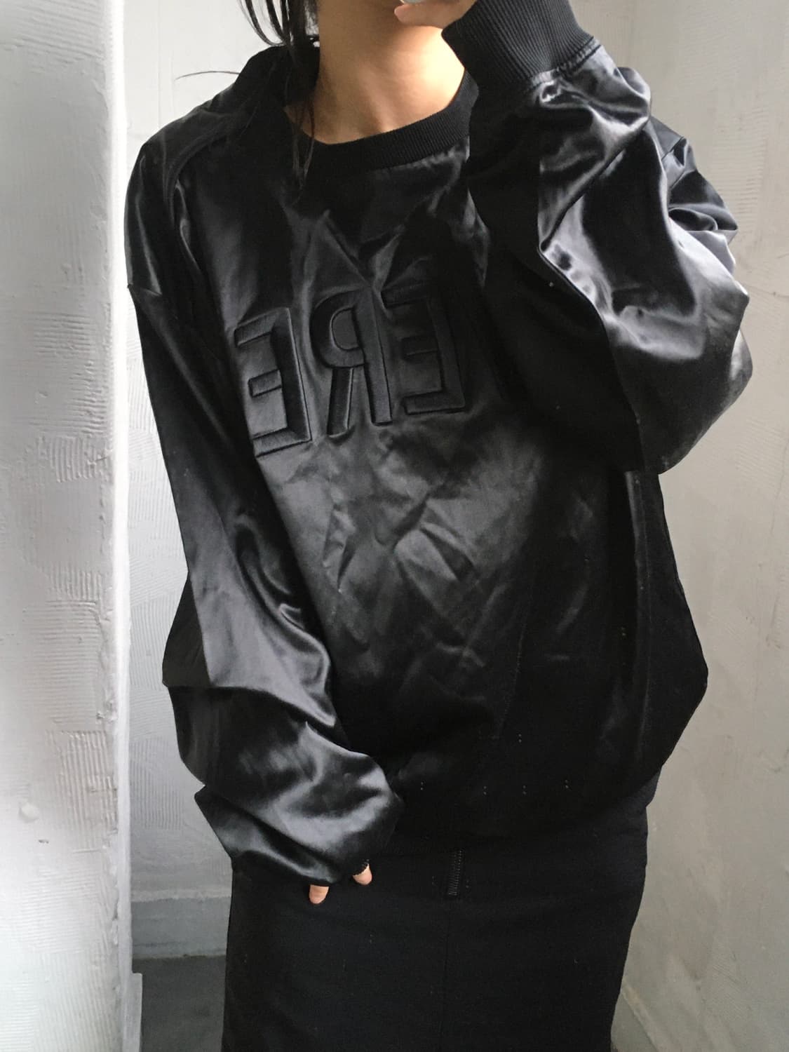 Juun.J 준지 블랙 커버드 로고 맨투맨 상품이미지1