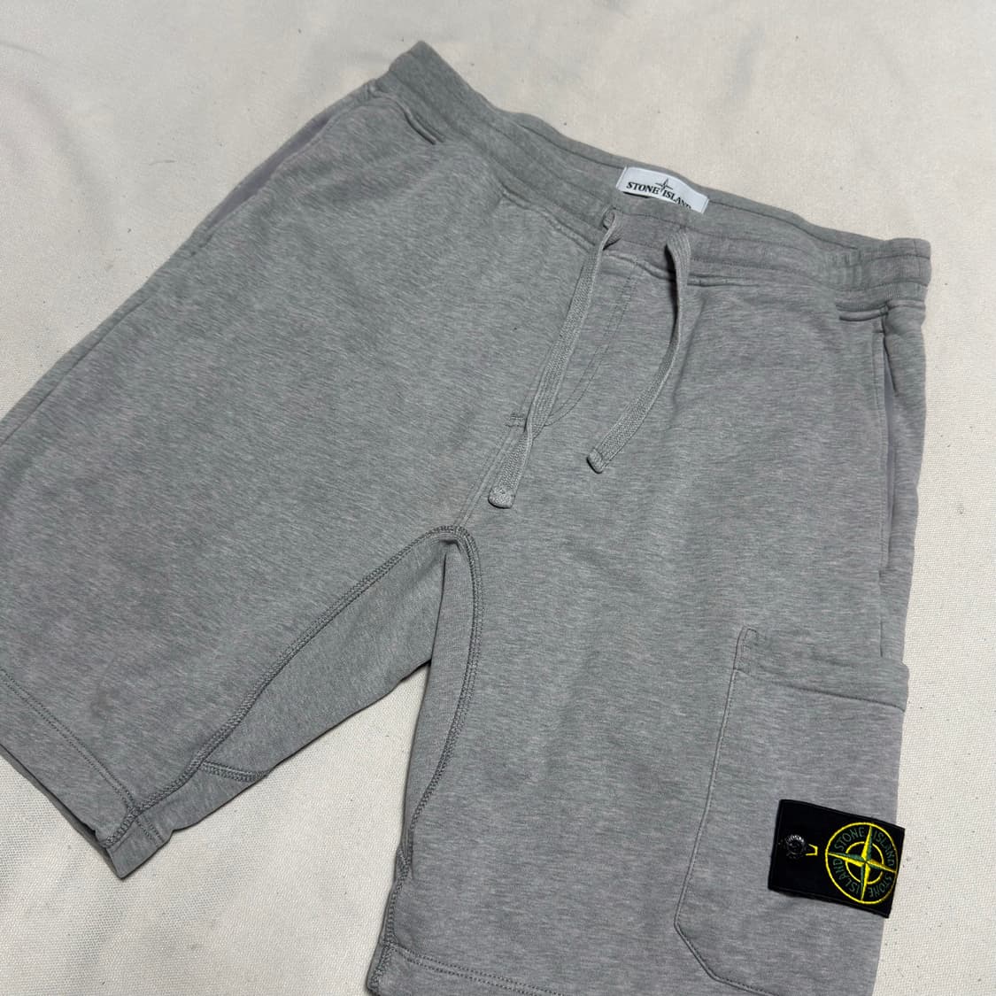 M 스톤아일랜드 그레이 스웻 반바지 상품이미지1