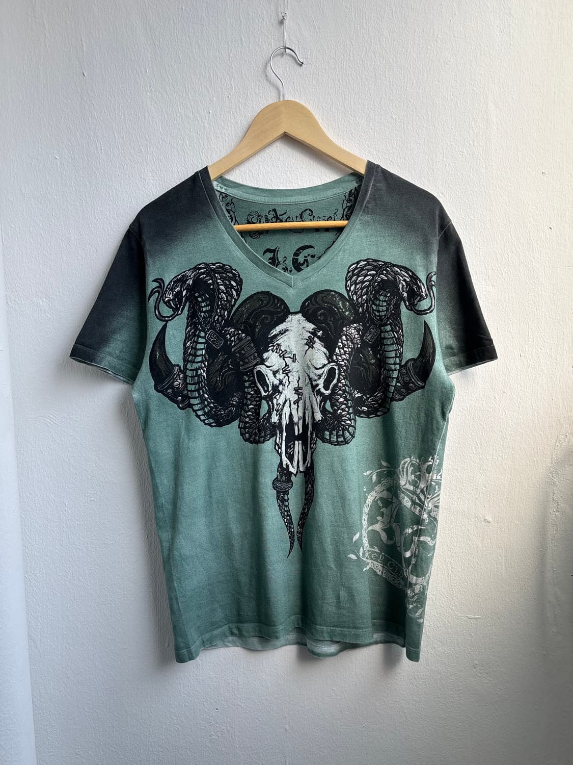 Key Closet Cobras and Buffalo T-Shirt 상품이미지3