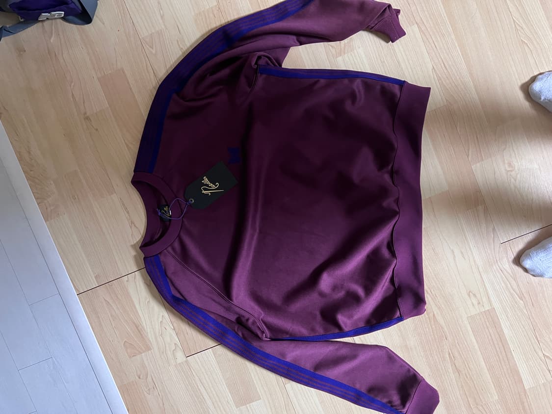 L) 새상품 25만원 거래가 니들스 트랙 크루넥 폴리 스무스 와인 상품이미지1