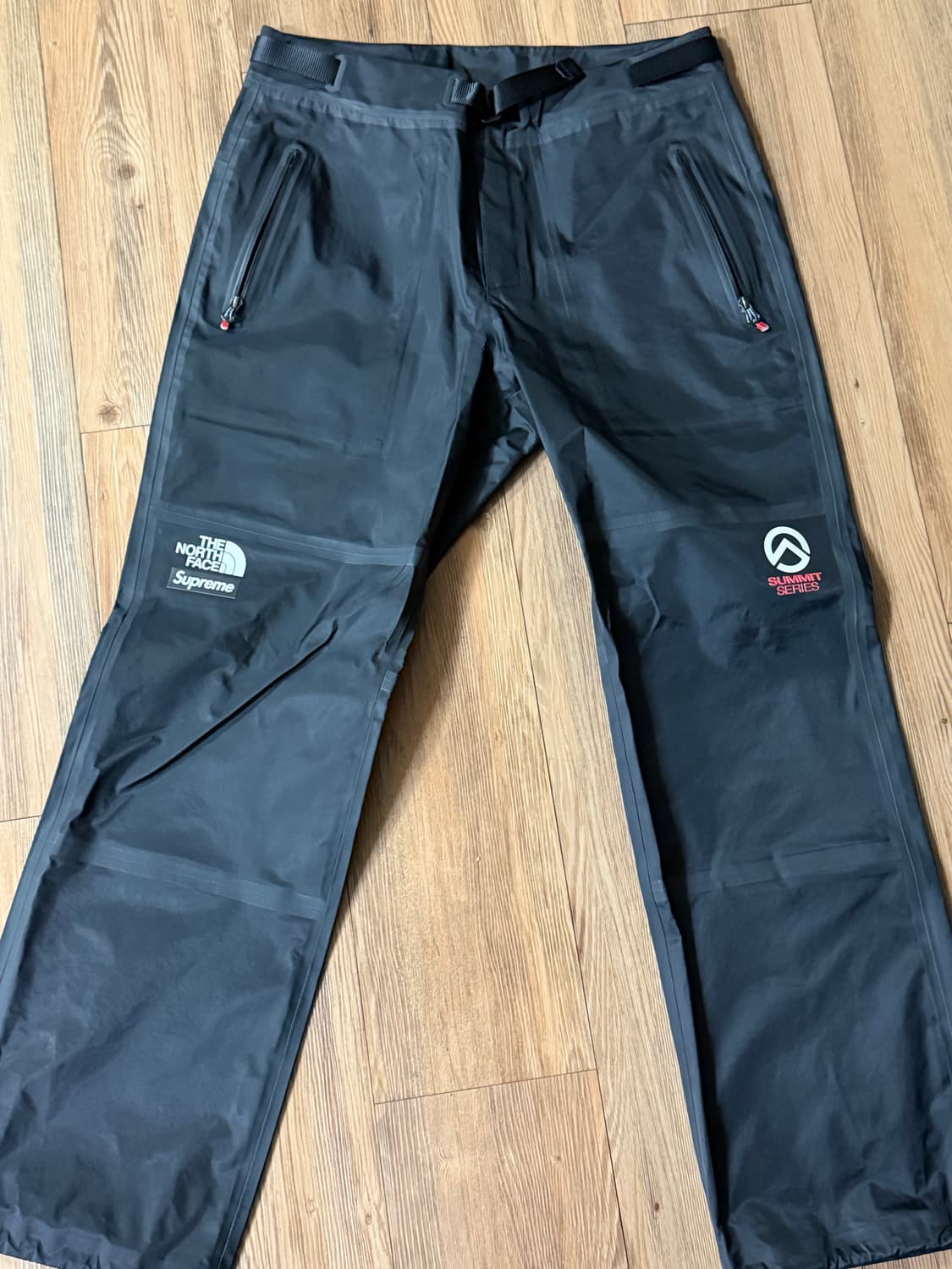 슈프림 x 노스페이스 서밋 시리즈 테이프 심 마운틴 팬츠 블랙  상품이미지2