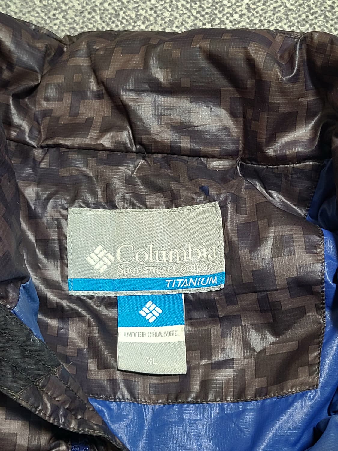 컬럼비아 티타늄 구스다운 경량  남성 패딩 XL 상품이미지3