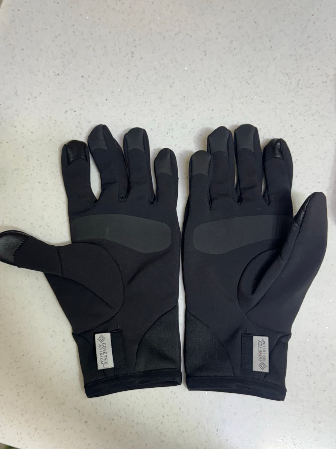 아크테릭스 벤타 글러브 M/L 블랙로고 상품이미지3