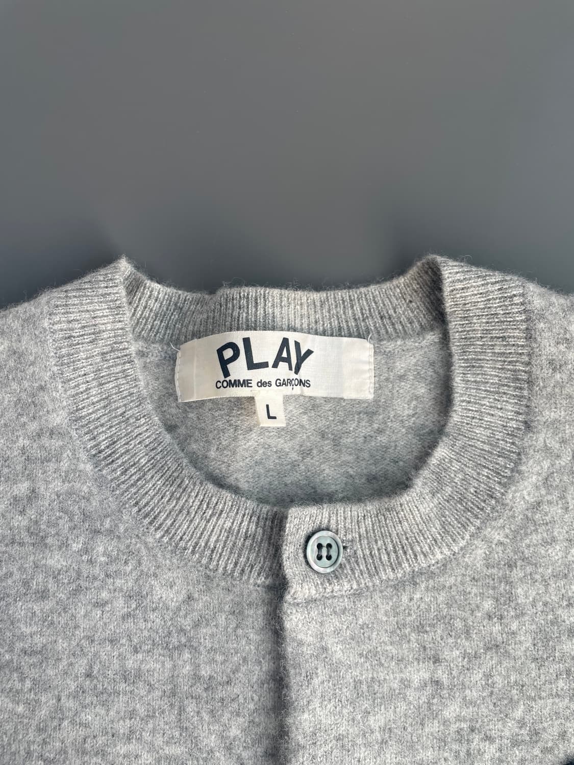 [L] 꼼데가르송 여성 블랙 와펜 자수 울 가디건 상품이미지9